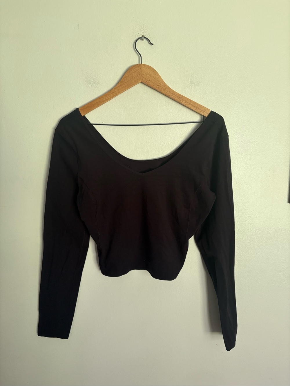 Lululemon Align Black Long-Sleeve V-Neck Crop Sport Top Women’s size 10 EUC